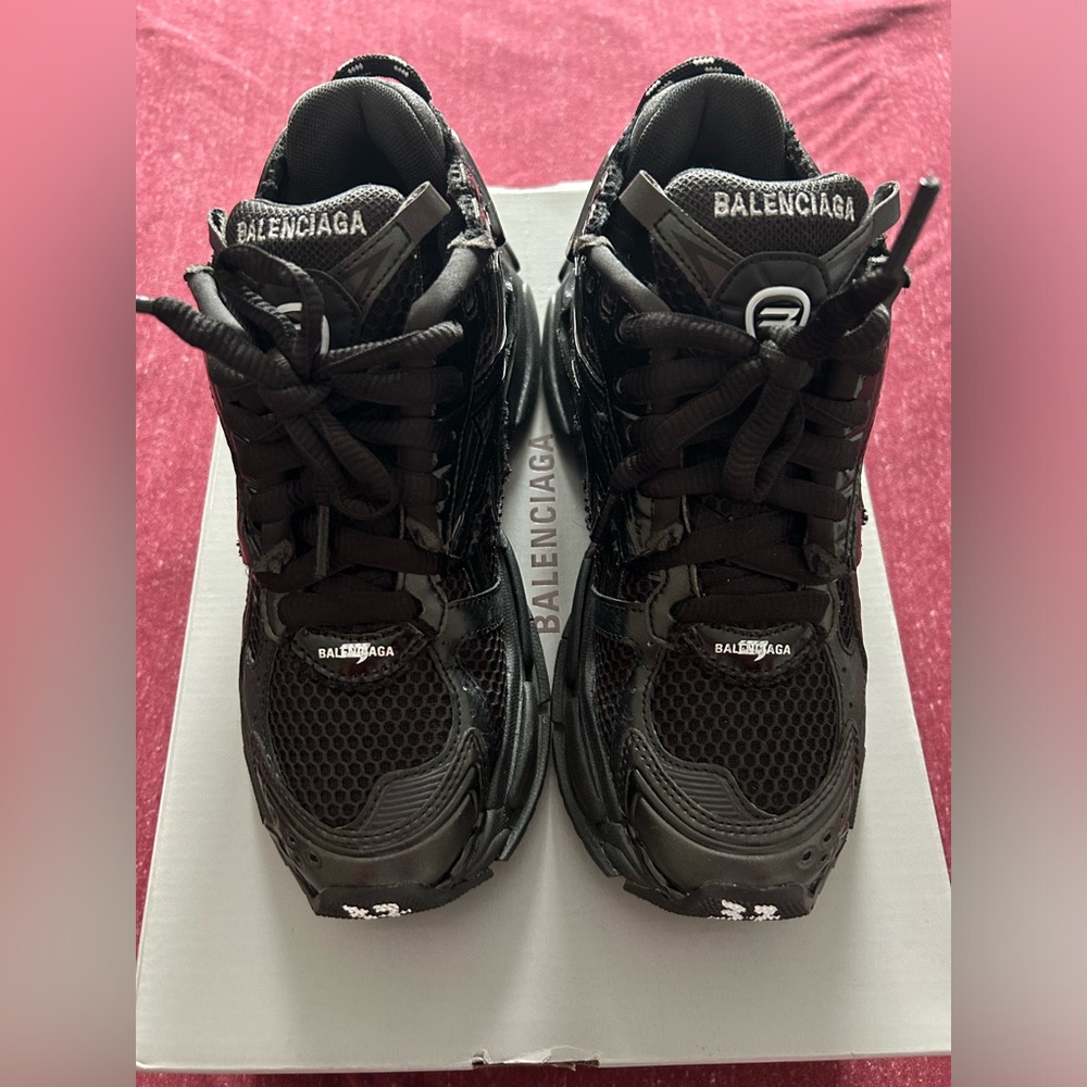 BALENCIAGA sneakers!